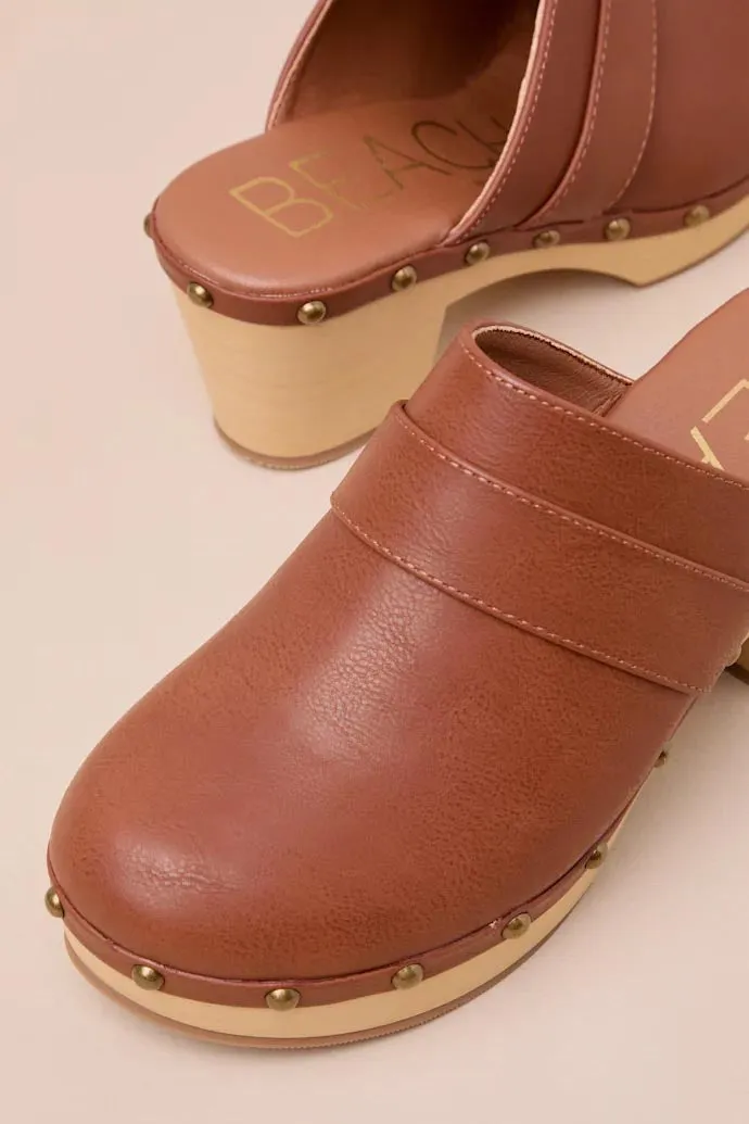 Beach By Matisse Maverick Platform Clog | Cognac Studded
