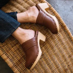 Beach By Matisse Maverick Platform Clog | Cognac Studded